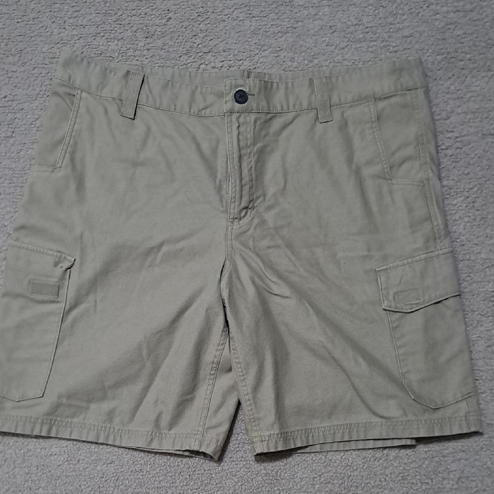 Magellan Outdoors Men's Khaki Cargo Shorts